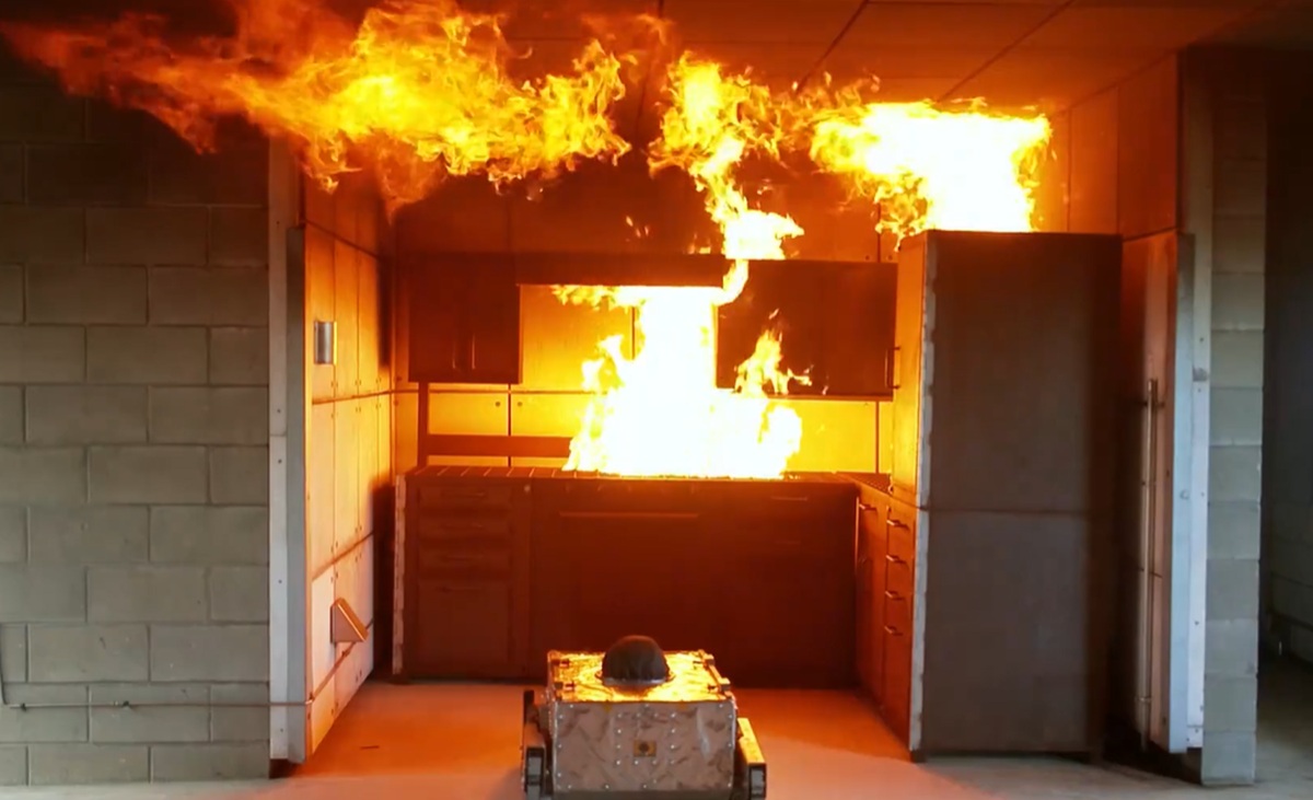 Mahasiswa Texas Ciptakan FireBot, Robot Pelindung Petugas Pemadam.