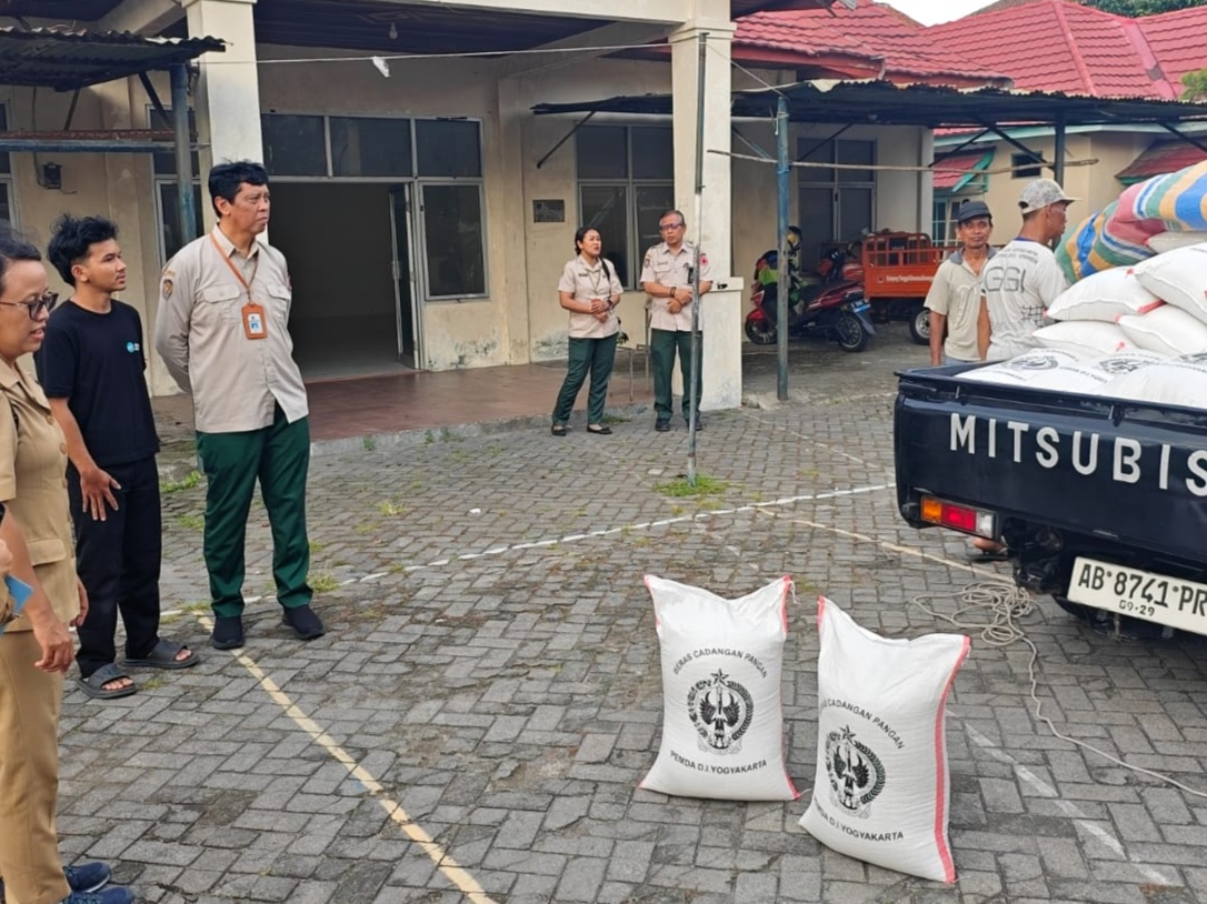 Bantuan Pangan Tiba di Asrama Mahasiswa Sumut, Sumbar, Aceh DIY