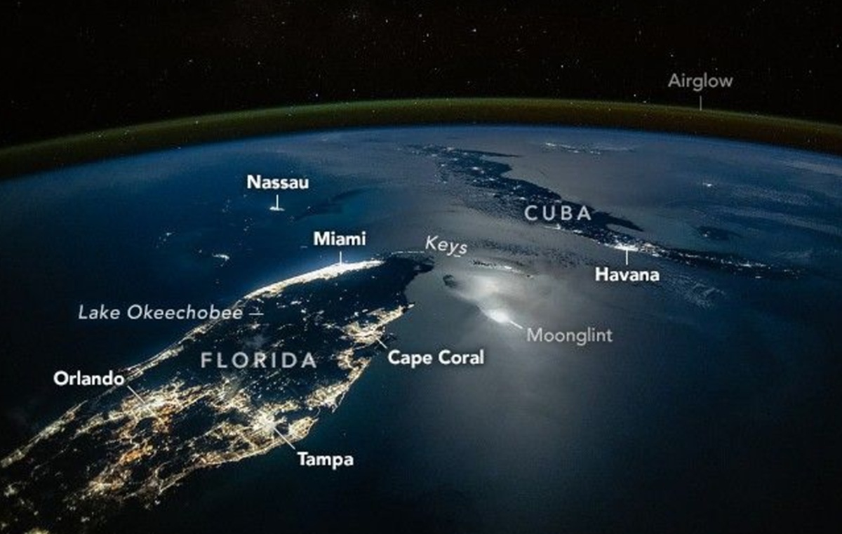 Astronot ISS Mengabadikan Kecantikan Bulan dan Kota Florida.