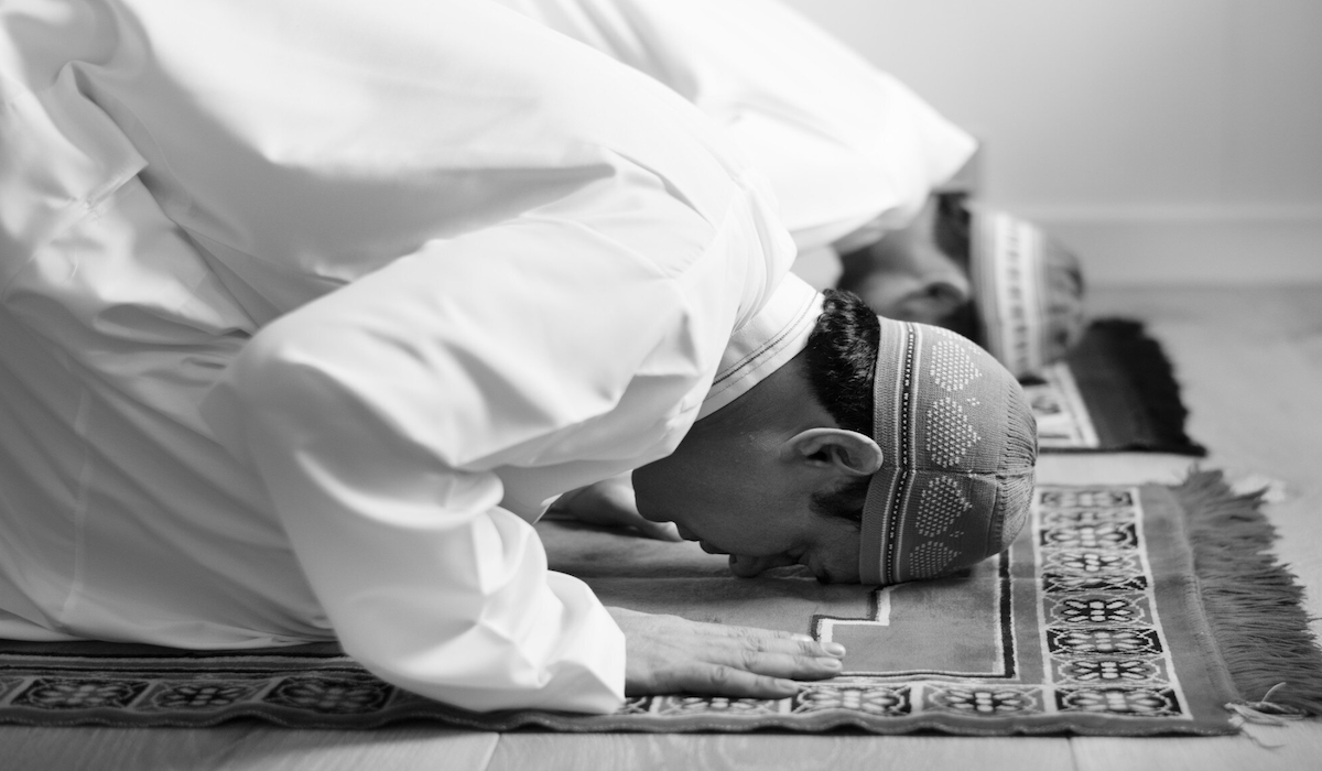Panduan Bacaan Sujud Arab, Latin, Arti, dan Cara Sunnah