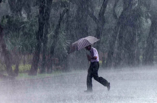 Cuaca Jabodetabek Malam Ini Berpotensi Hujan Dan Petir.