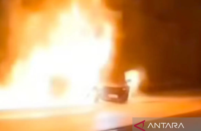 Polisi Jelaskan Kronologi Kebakaran Mobil Jetour T2 Setelah Ditabrak BMW Di Tol Jagorawi.