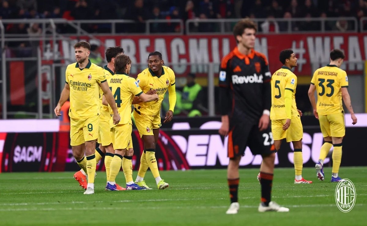 Allegri Terlibat Perselisihan Dengan Fabregas Saat AC Milan Vs Como.