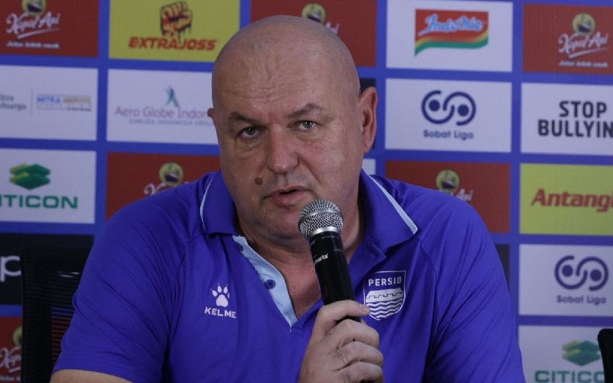 Bojan Hodak Berikan Tanggapan Tentang Wasit Eko Saputra Di Pertandingan Persebaya vs Persib.