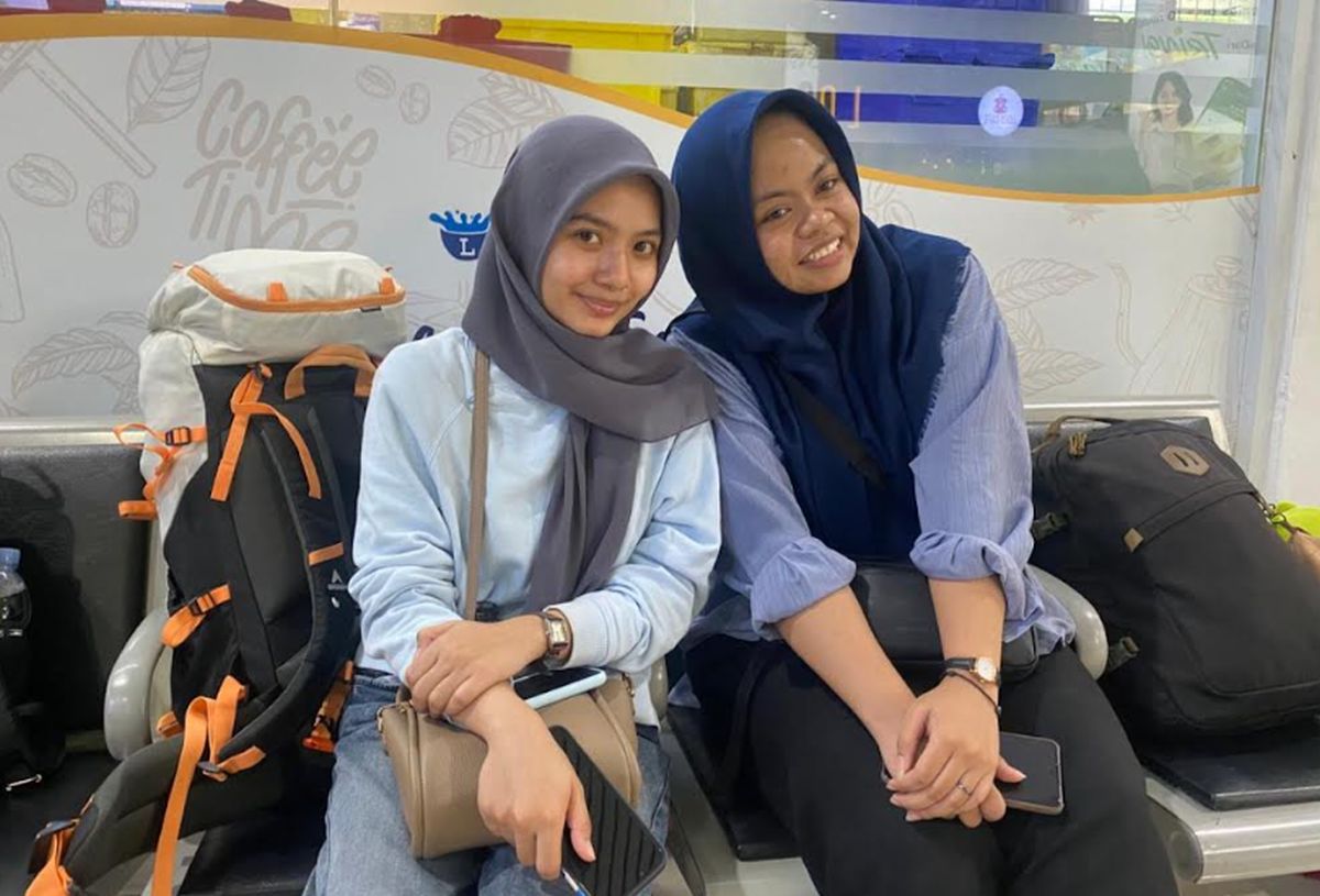 Pemudik Berjuang Begadang Demi Dapatkan Tiket Kereta Lebaran