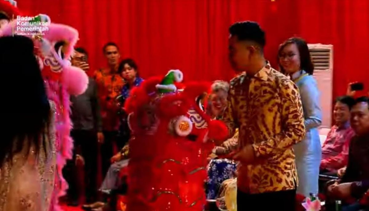 Wapres dan Menteri Serahkan Angpao ke Barongsai Saat Imlek 2026