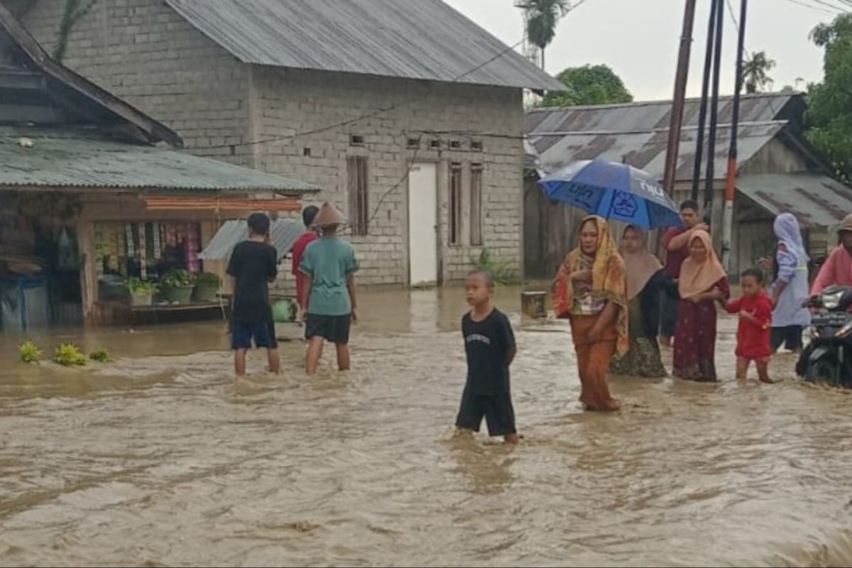 Banjir Rendam 552 Rumah Warga di Donggala, Sulawesi Tengah | carnoky.com Banjir Rendam 552 Rumah Warga di Donggala, Sulawesi Tengah